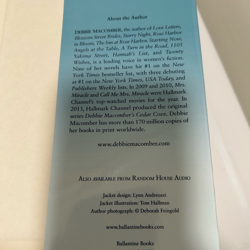 Debbie Macomber Book Bundle - Picture 10 of 13